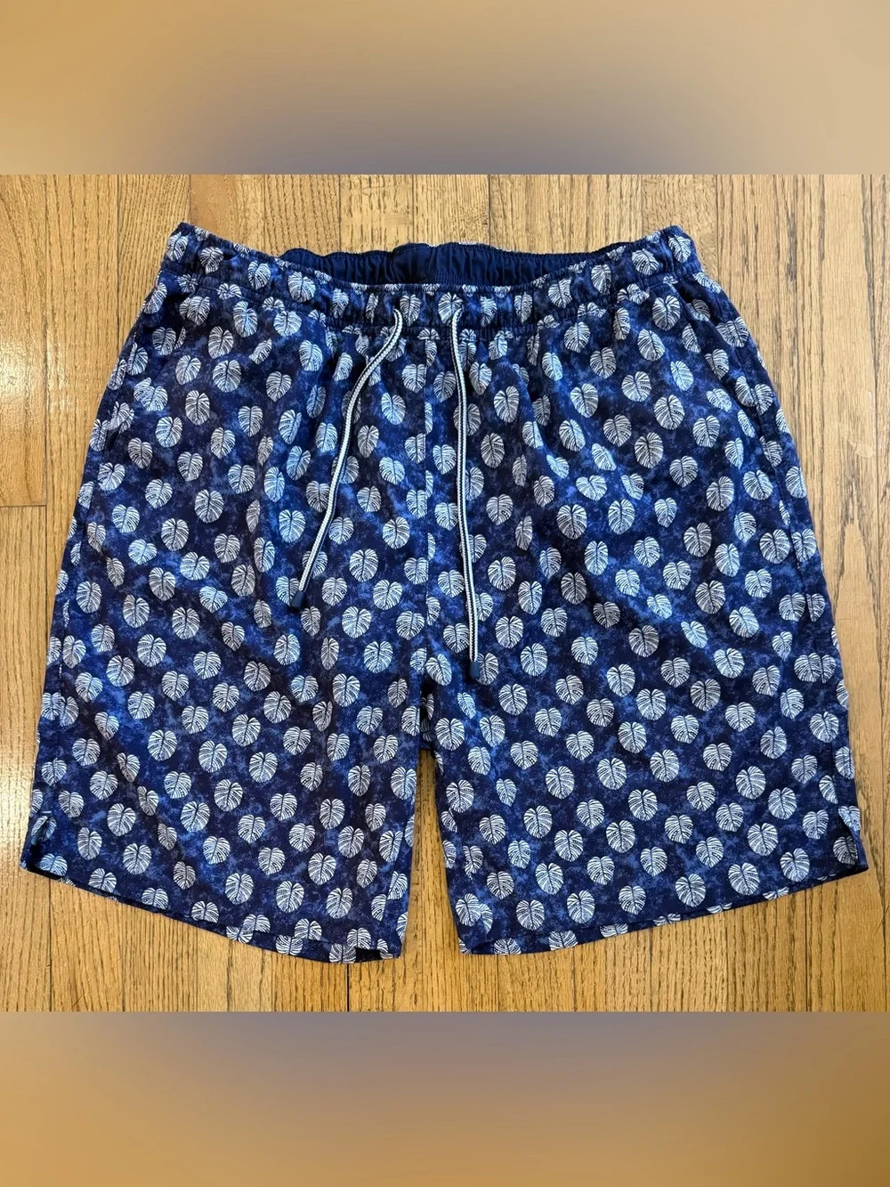 Peter Millar Seaside Collection Swim Trunks M Blue Leaf Print 8”